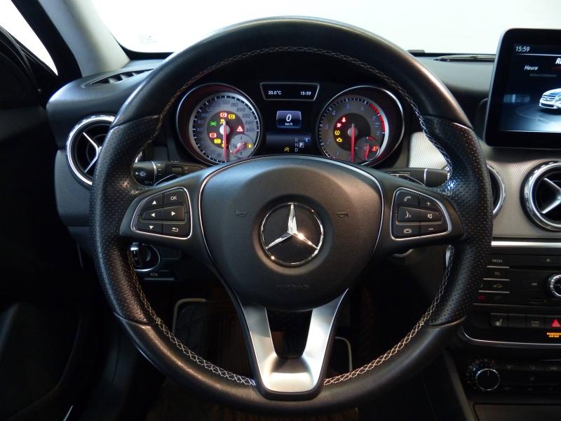 MERCEDES-BENZ GLA - 200 Sensation 7G-DCT