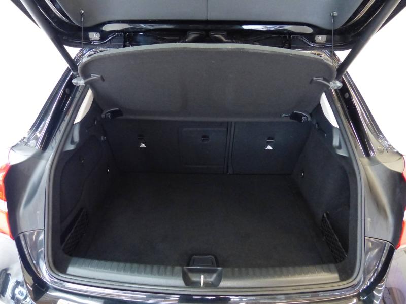 MERCEDES-BENZ GLA - 200 Sensation 7G-DCT