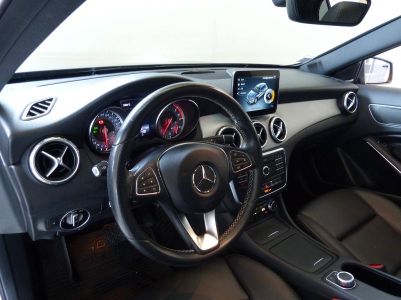 MERCEDES-BENZ GLA - 220 d Activity Edition 7G-DCT