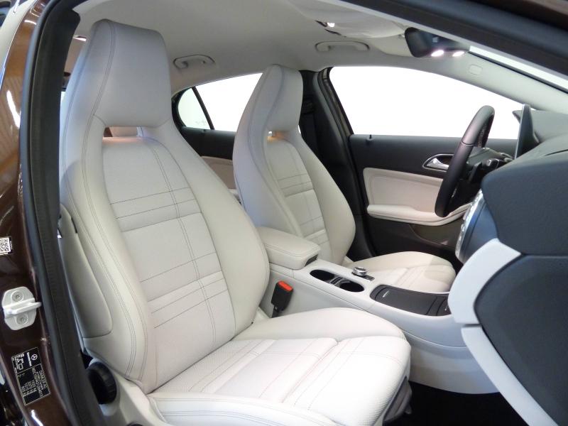 MERCEDES-BENZ GLA - 200 Sensation 7G-DCT