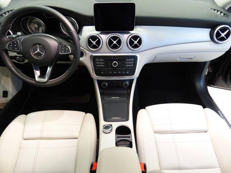 MERCEDES-BENZ GLA - 200 Sensation 7G-DCT