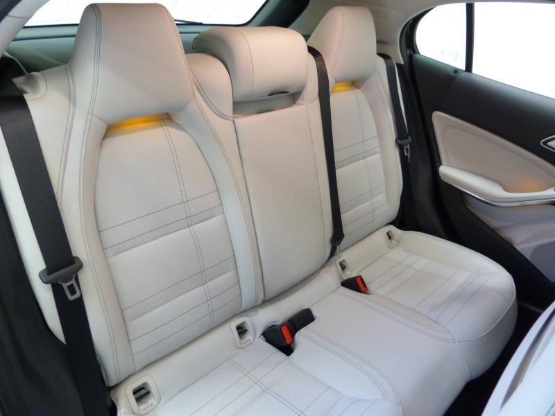 MERCEDES-BENZ GLA - 200 Sensation 7G-DCT