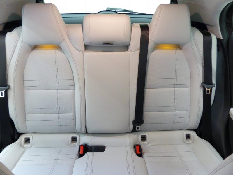 MERCEDES-BENZ GLA - 200 Sensation 7G-DCT