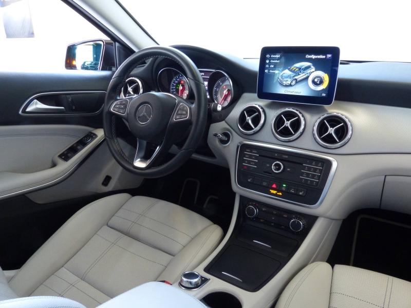 MERCEDES-BENZ GLA - 200 Sensation 7G-DCT