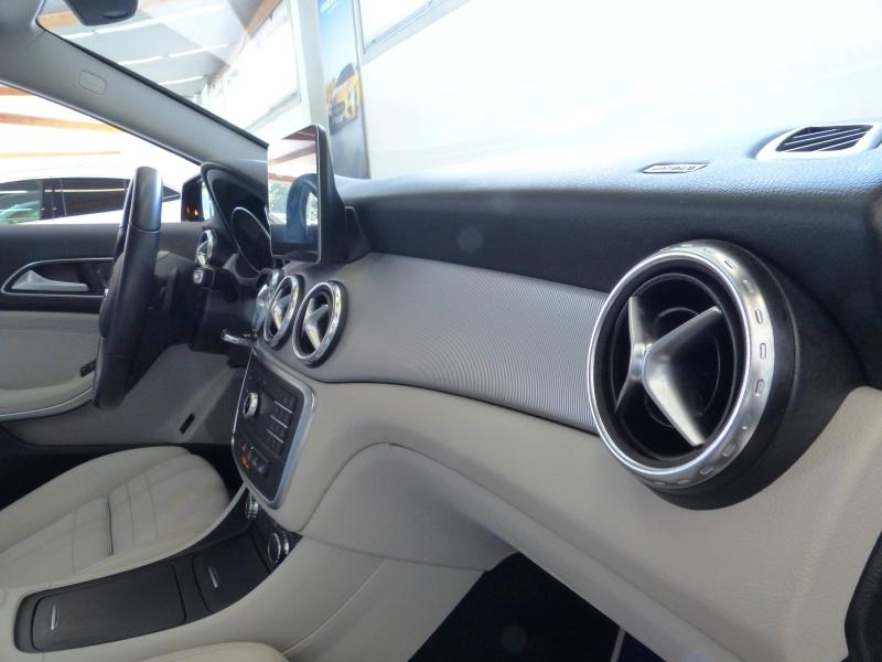 MERCEDES-BENZ GLA - 200 Sensation 7G-DCT