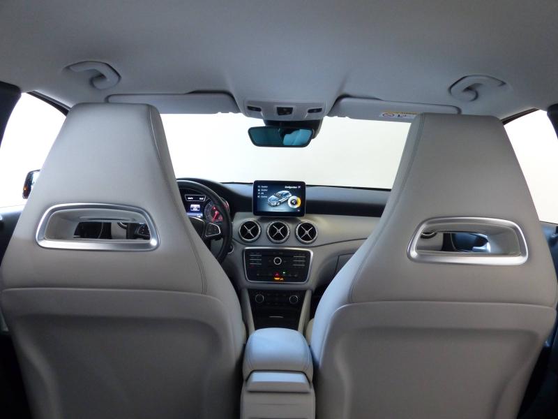 MERCEDES-BENZ GLA - 200 Sensation 7G-DCT