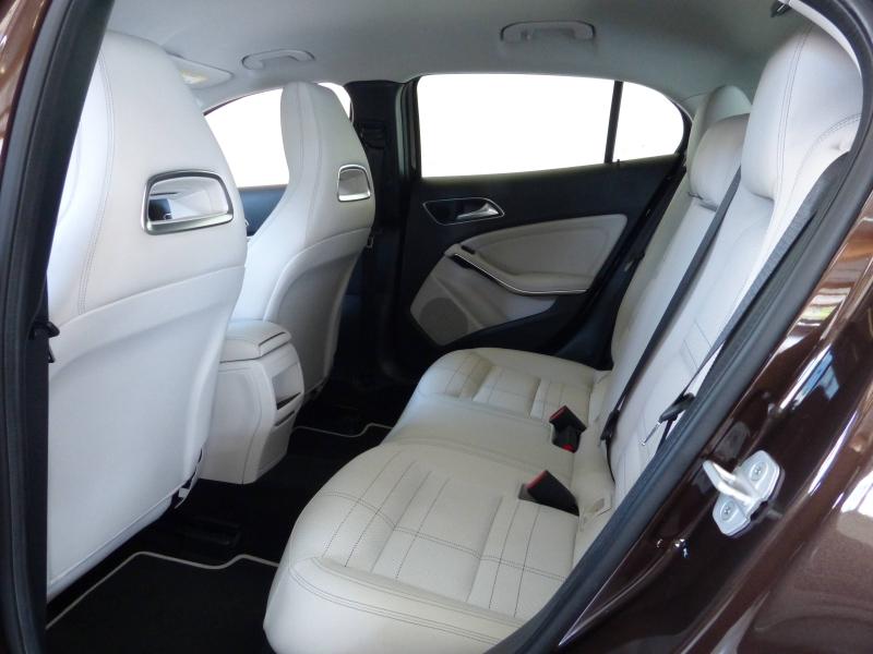 MERCEDES-BENZ GLA - 200 Sensation 7G-DCT