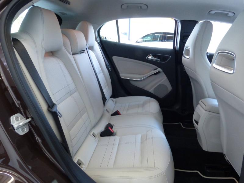 MERCEDES-BENZ GLA - 200 Sensation 7G-DCT