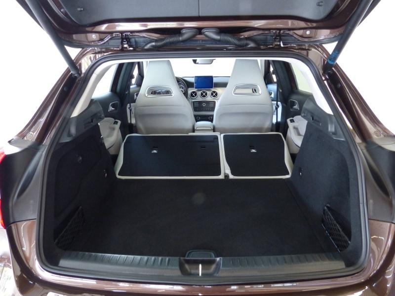 MERCEDES-BENZ GLA - 200 Sensation 7G-DCT