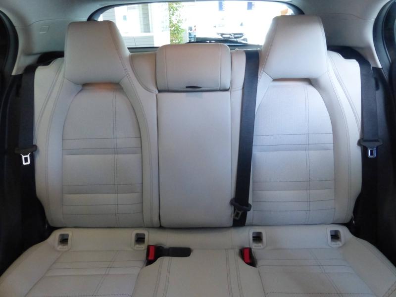 MERCEDES-BENZ GLA - 200 Sensation 7G-DCT