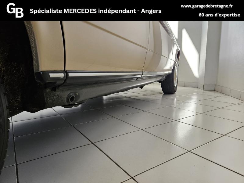 MERCEDES-BENZ 200 - W123 Berline