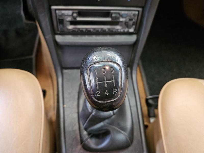 MERCEDES-BENZ 200 - W123 Berline