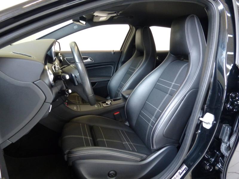MERCEDES-BENZ GLA - 200 Sensation 7G-DCT
