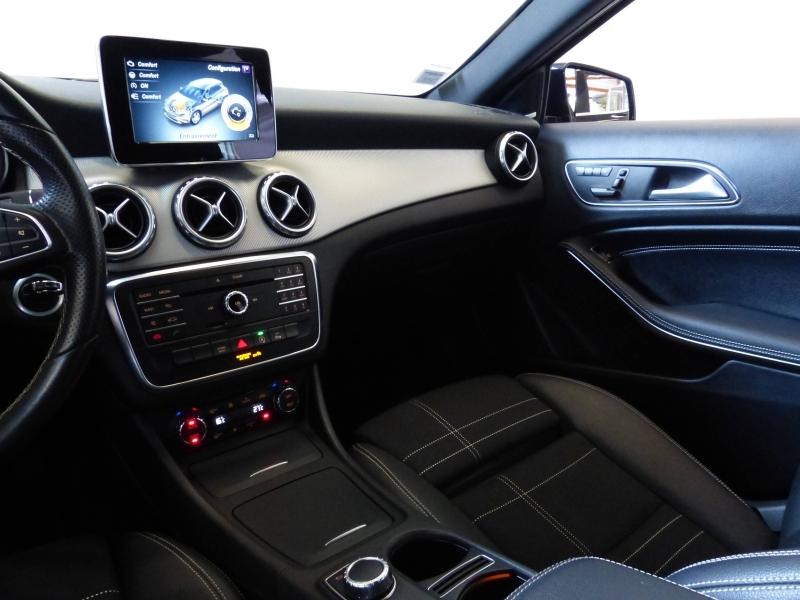 MERCEDES-BENZ GLA - 200 Sensation 7G-DCT