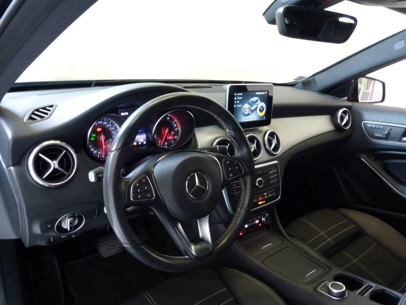 MERCEDES-BENZ GLA - 200 Sensation 7G-DCT