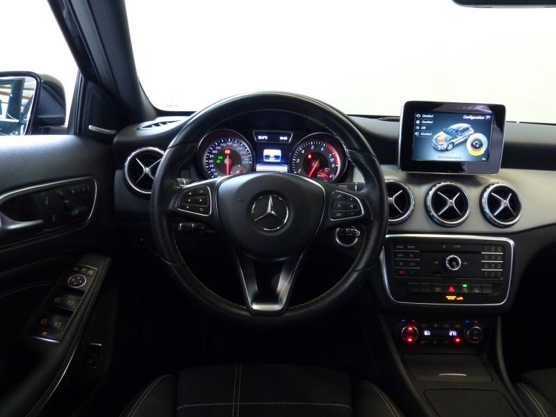 MERCEDES-BENZ GLA - 200 Sensation 7G-DCT