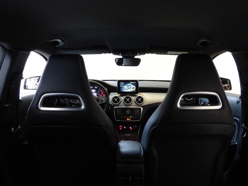 MERCEDES-BENZ GLA - 200 Sensation 7G-DCT