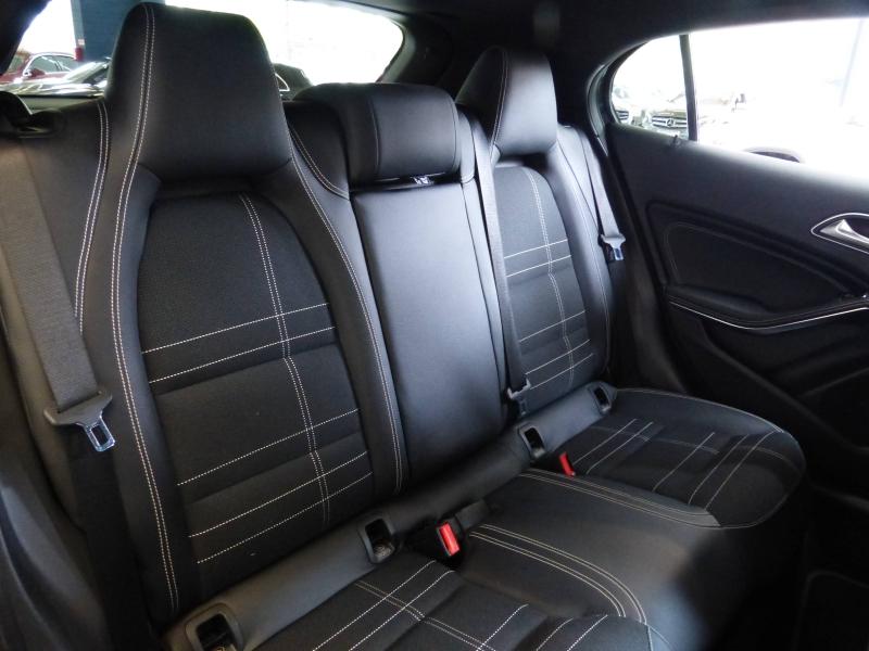 MERCEDES-BENZ GLA - 200 Sensation 7G-DCT