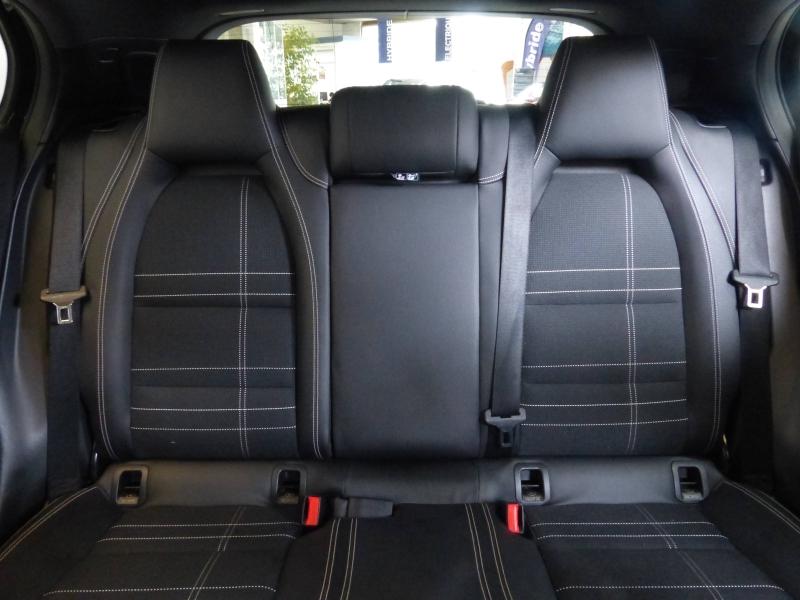 MERCEDES-BENZ GLA - 200 Sensation 7G-DCT